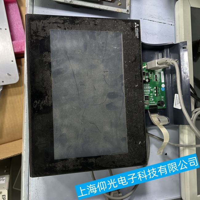 金華三菱A970GOT-SBD觸摸屏屏幕上出現干擾紋故障維修立等可取