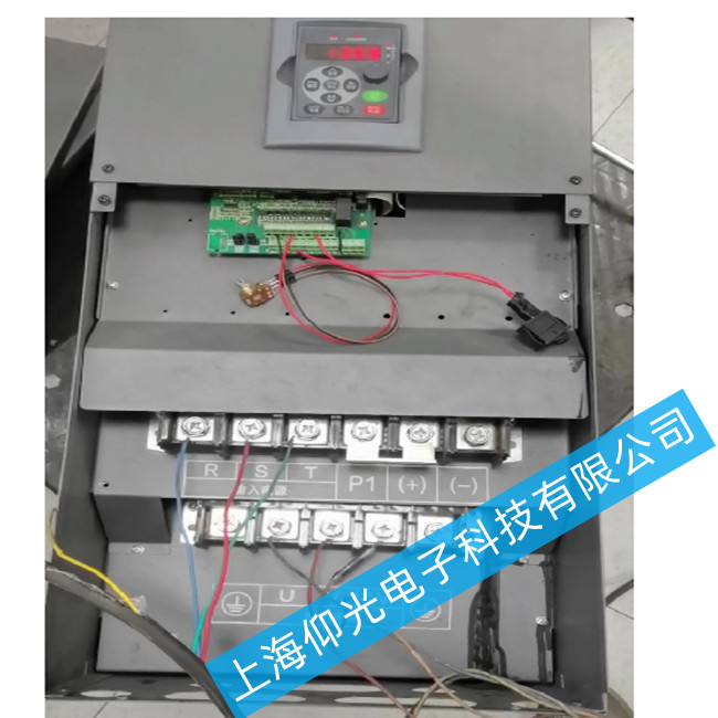 變頻器VFD9000-075-P090-T4出現無顯示故障該如何維修